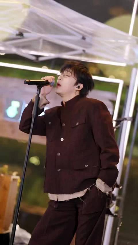 同济毕业季邀唐汉霄现场演唱《就是哪吒》主题曲