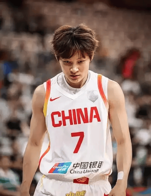 重回中国女篮？抵达武汉，杨力维发声，官宣决定，宫鲁鸣看懂