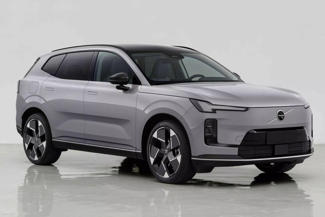 沃尔沃XC70实车曝光!搭载1.5T插混,外观比XC60好看,或年内推出