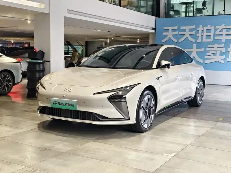 2022款智己L7二手车,新势力豪华优雅天成,最低售价12.59万
