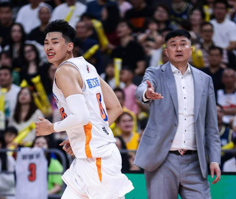 领19分优势终遭逆转，广东球迷：杜指导请回医院继续看球！