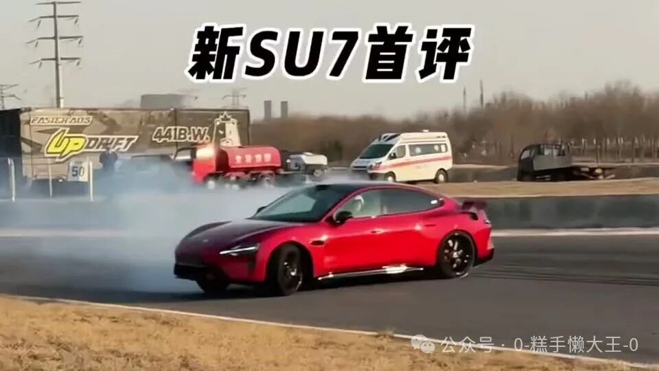 24.99万新一代SU7首评,强项和短板都很硬