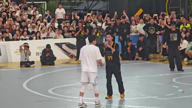 郭艾伦签约iQOO手机，赛场硬实力标准延伸至合作选择