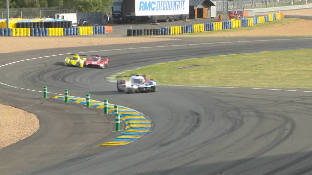 法拉利51号赛车勒芒24小时赛中失控撞上LMP2组别9号赛车