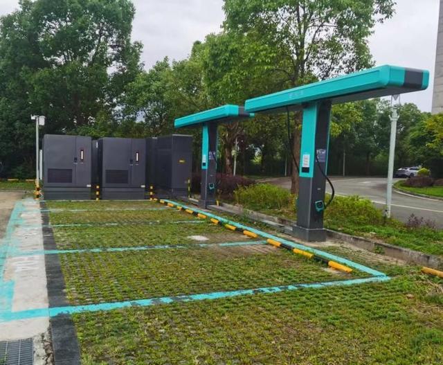 比亚迪多地闪充区外站投运，高速出入口1公里内就近补能|充电站|新能源汽车_订阅