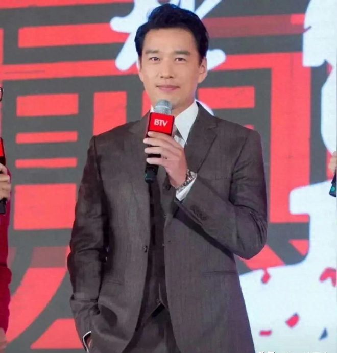 上影节最忙打工人!王耀庆英文主持火出圈，主持加走红毯来回跑|叶童|杨紫琼|电影节|中国电影金鸡奖_订阅
