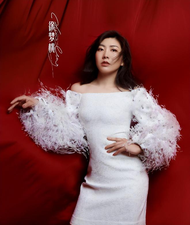 《乘风破浪》姐姐群像海报，躲过了王心凌，我却被张天爱美到了