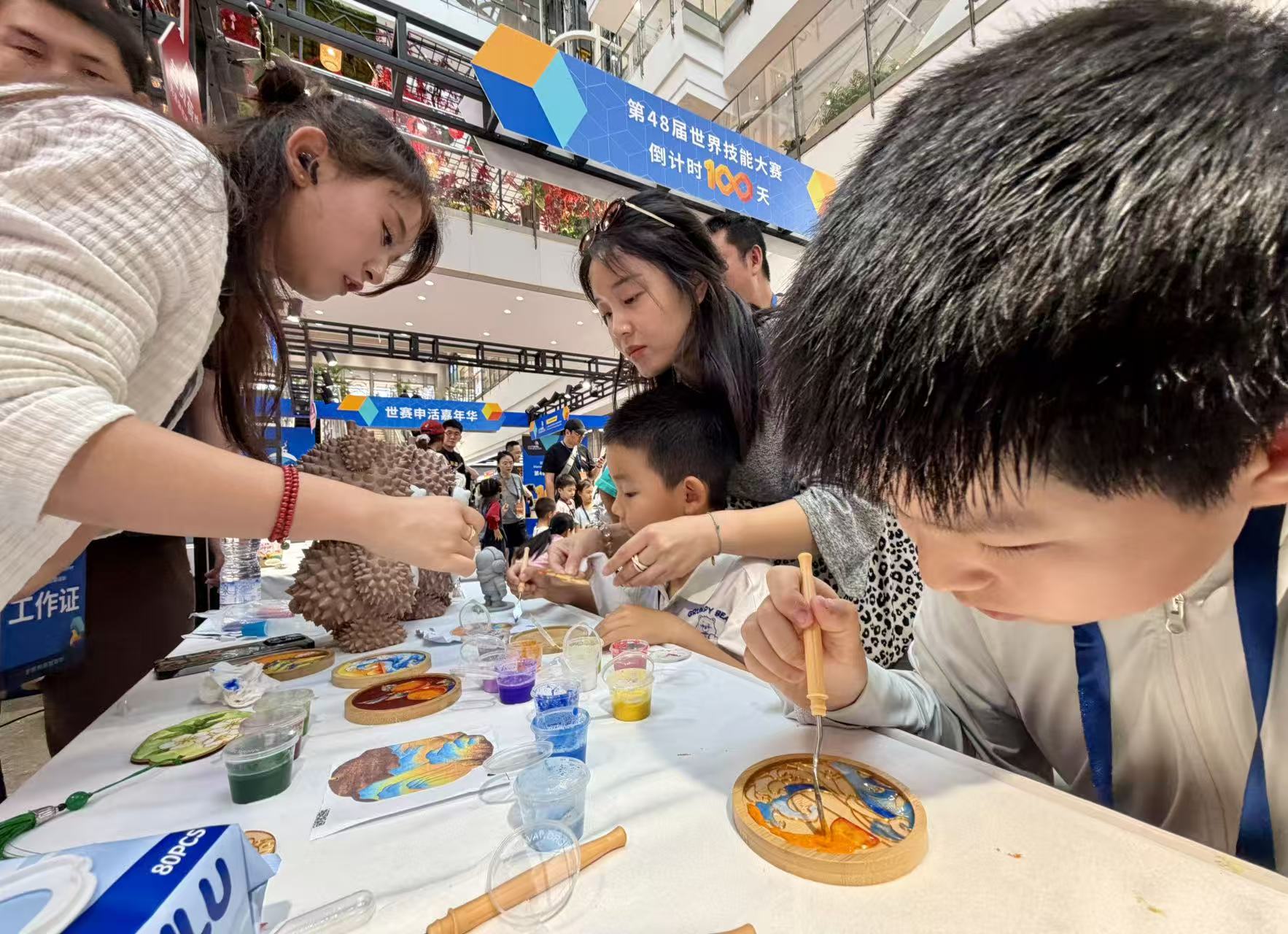 视频 | “世赛申活嘉年华”点燃城市烟火气