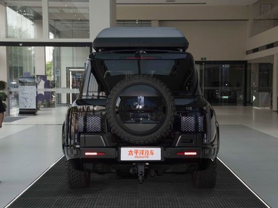 对比仰望U8与方程豹8,哪款车的性价比更高?