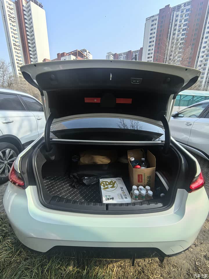 宝马330LiM运动曜夜,不止是代步,更是生活的伙伴