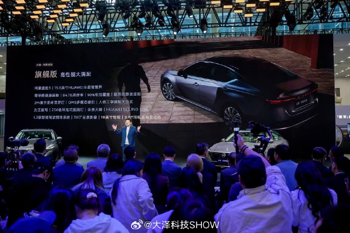 2026年，这几款燃油车凭什么还称“高端”？