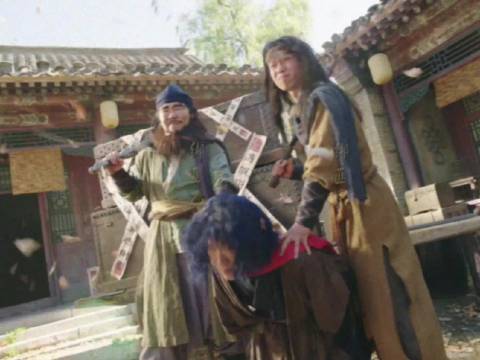 京东AI广告魔改风云，网友二创大侠变酱板鸭推销员