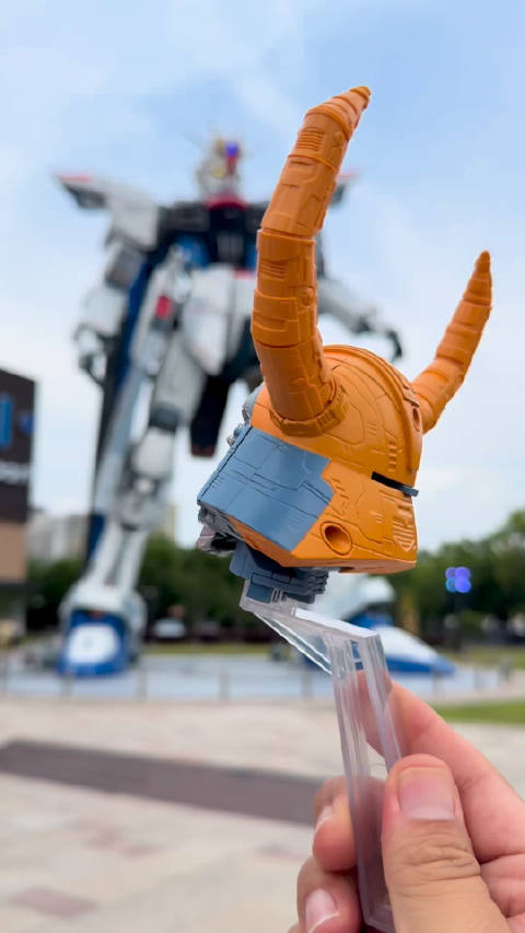 宇宙大帝：我也是见过高达了！