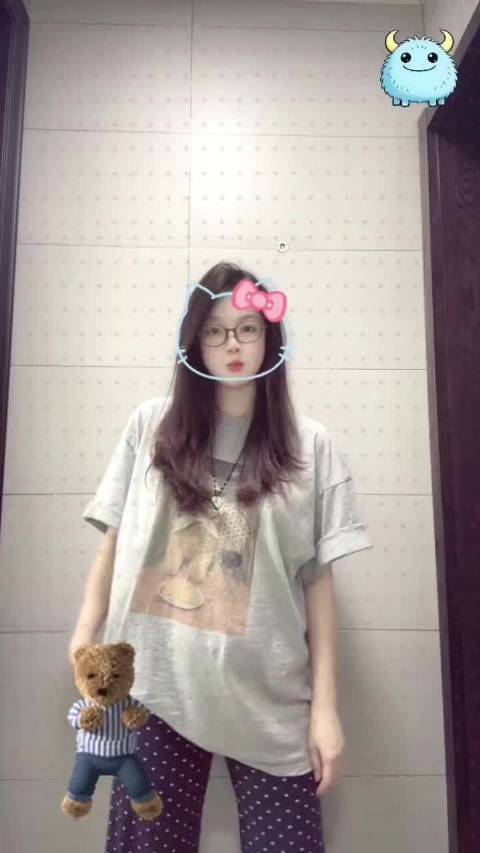 宝儿抓好脐带妈带你拍个抖音玩儿