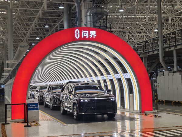 问界M9“全透明”交付:这样的仪式感BBA给不了