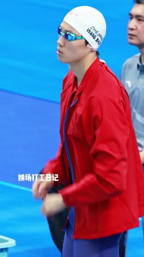 穿反衣服的笨