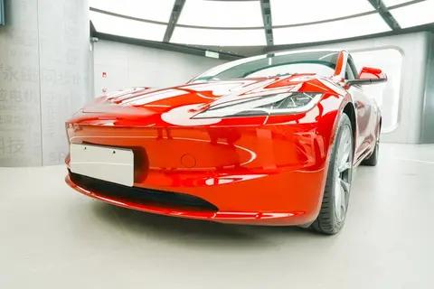 特斯拉Model3新款23.55万起!升级了哪些配置，老车主亏了多少