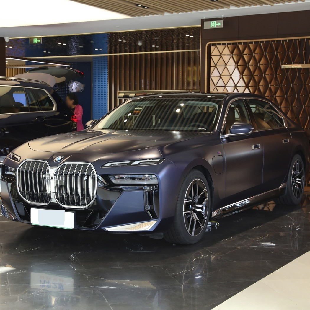 100万内四款顶级5座三厢旗舰对决：宝马i7、尊界S800、仰望U7、捷尼赛思G90深度解析_汽车