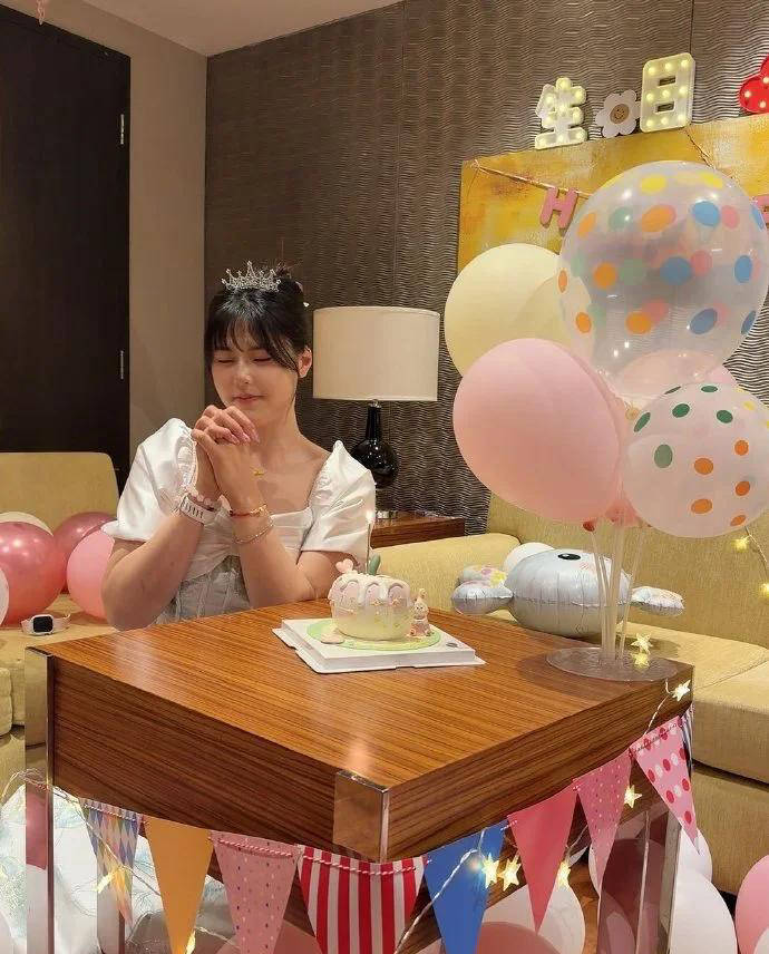 真挚祝福！李月汝晒27岁生日美照多图引发球迷热议