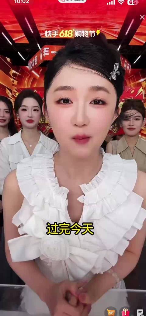 徐杰宣布辛选直播暂停至下月，粉丝质疑其笑容虚假