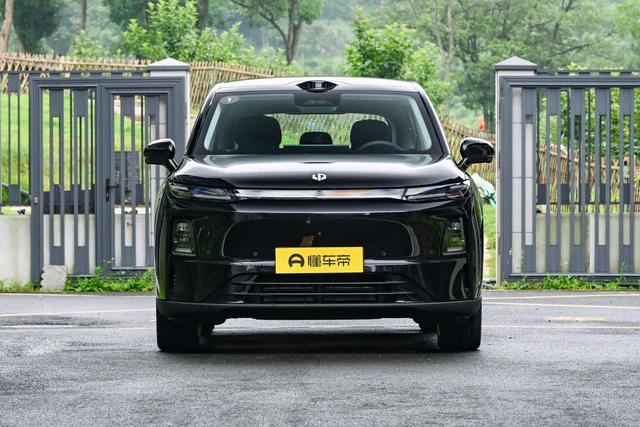 2027款零跑C10即将上市，内外饰细节升级，动力能效提升_辉辉来聊车