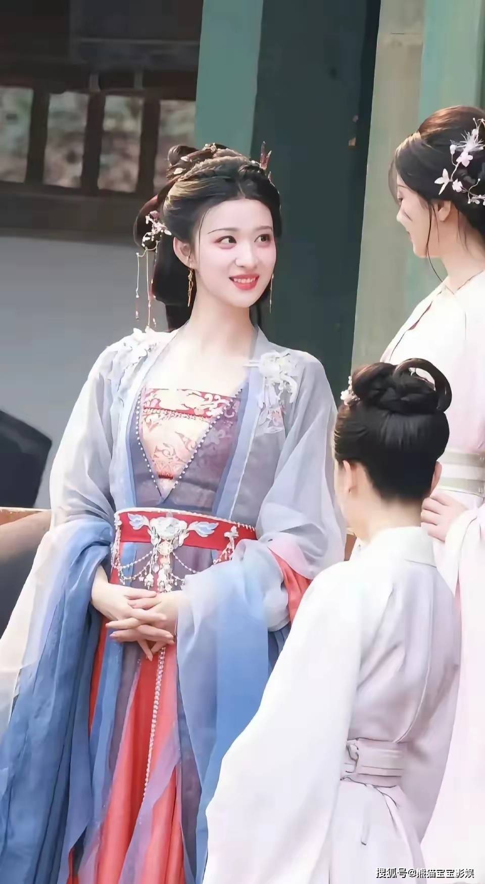 审美审视:王楚然的美貌营销与娱乐圈的颜值审视