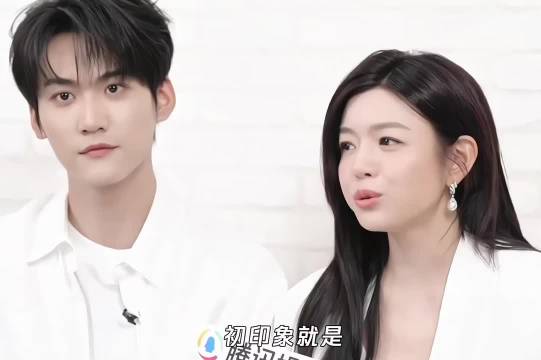 陈妍希花3万请千人看周柯宇新剧《炽夏》