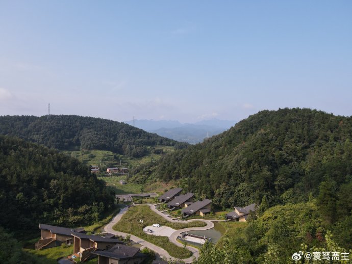 张家界树屋酒店升级！睡在《阿凡达》奇峰之巅是种什么体验？