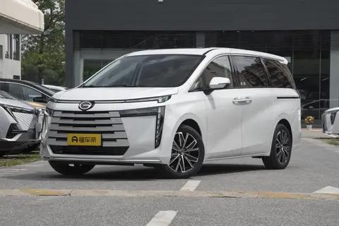 纯电150km+油耗5.7L！传祺E8+ ，2+2+3大七座，全家出行就选它！