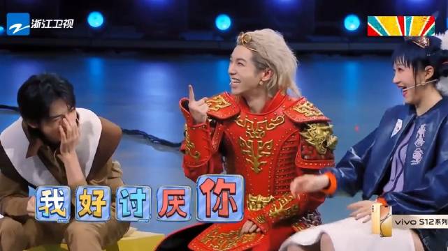 沈腾推开贾玲独自淋雨，贾玲：真不愧是我哥！沈腾超宠贾玲名场面