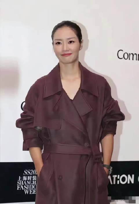 李娜2014澳网夺冠后因伤退役，2025年创办湖北网球学院