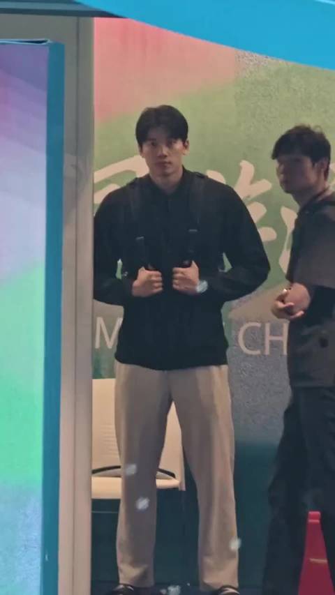 顺顺背着小书包