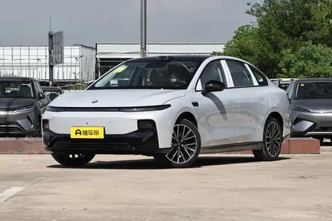 零跑B01:10万级纯电SUV的\"破局者\"，为何成家庭购车\"S选\"