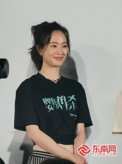 电影《鹦鹉杀》上映 周冬雨李梦等现身泉州福建