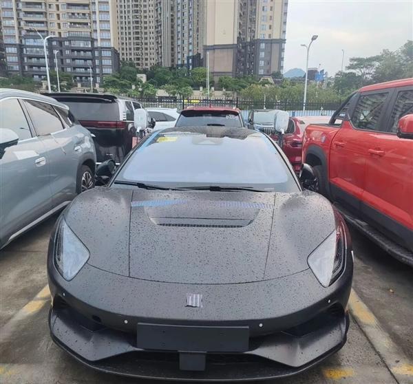 比亚迪又一款超级跑车!腾势Z“黑武士”实车曝光
