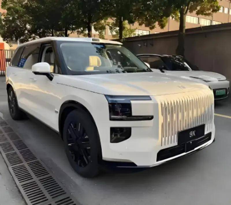 实测9系豪华SUV，当加速性能难分伯仲时，谁能在关键时刻更稳一筹?