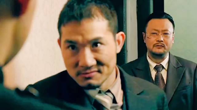 天王老子来了，也得挨两巴掌再走！