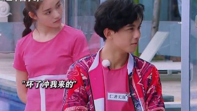 小时候的吴磊太好笑了吧，他还是个孩子千万不要放过他！ 二十四小时