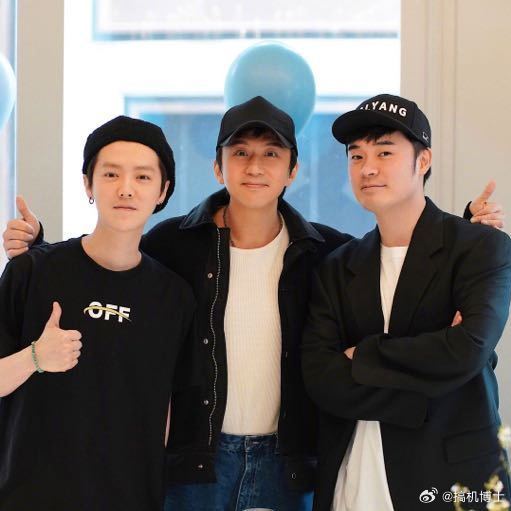 鹿晗陈赫兑现与张雨霏综艺约定，杭州观赛比心互动太暖