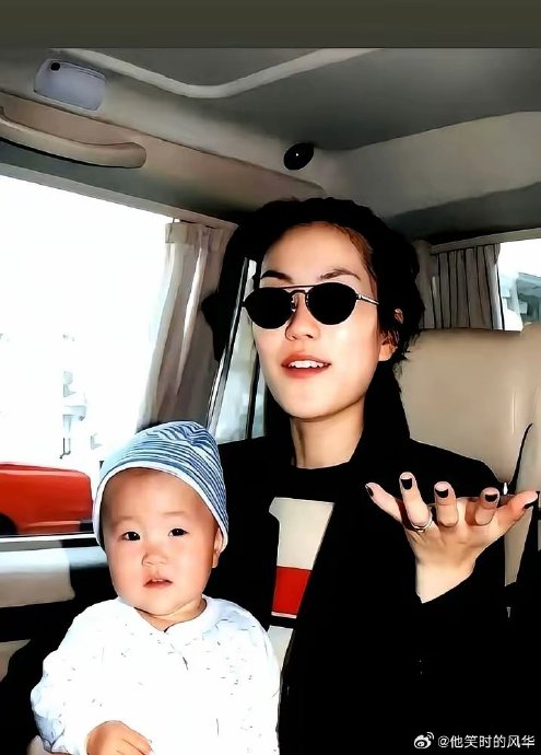 王菲对女儿窦靖童的纹身和染发是什么态度？