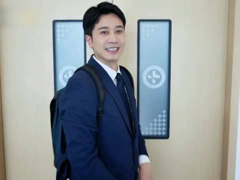 王杨鸣毕业面试遭学历歧视，学历不够身高来凑！