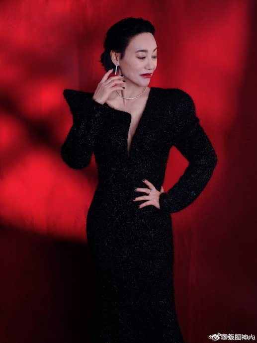 网友称惠英红为‘妈咪’背后，体现的是她怎样的性格和公众形象？