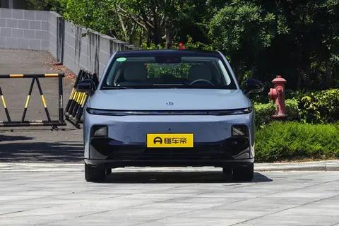 月销破万！零跑B01 悦享版：高配置 + 长续航，值得闭眼冲吗？