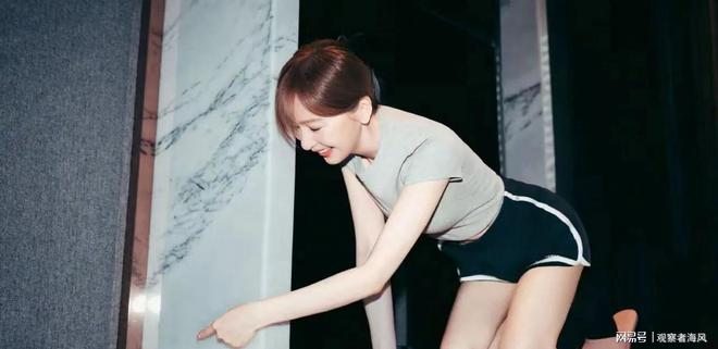王心凌42岁端午节晒照玩“立蛋”，少女装扮引关注