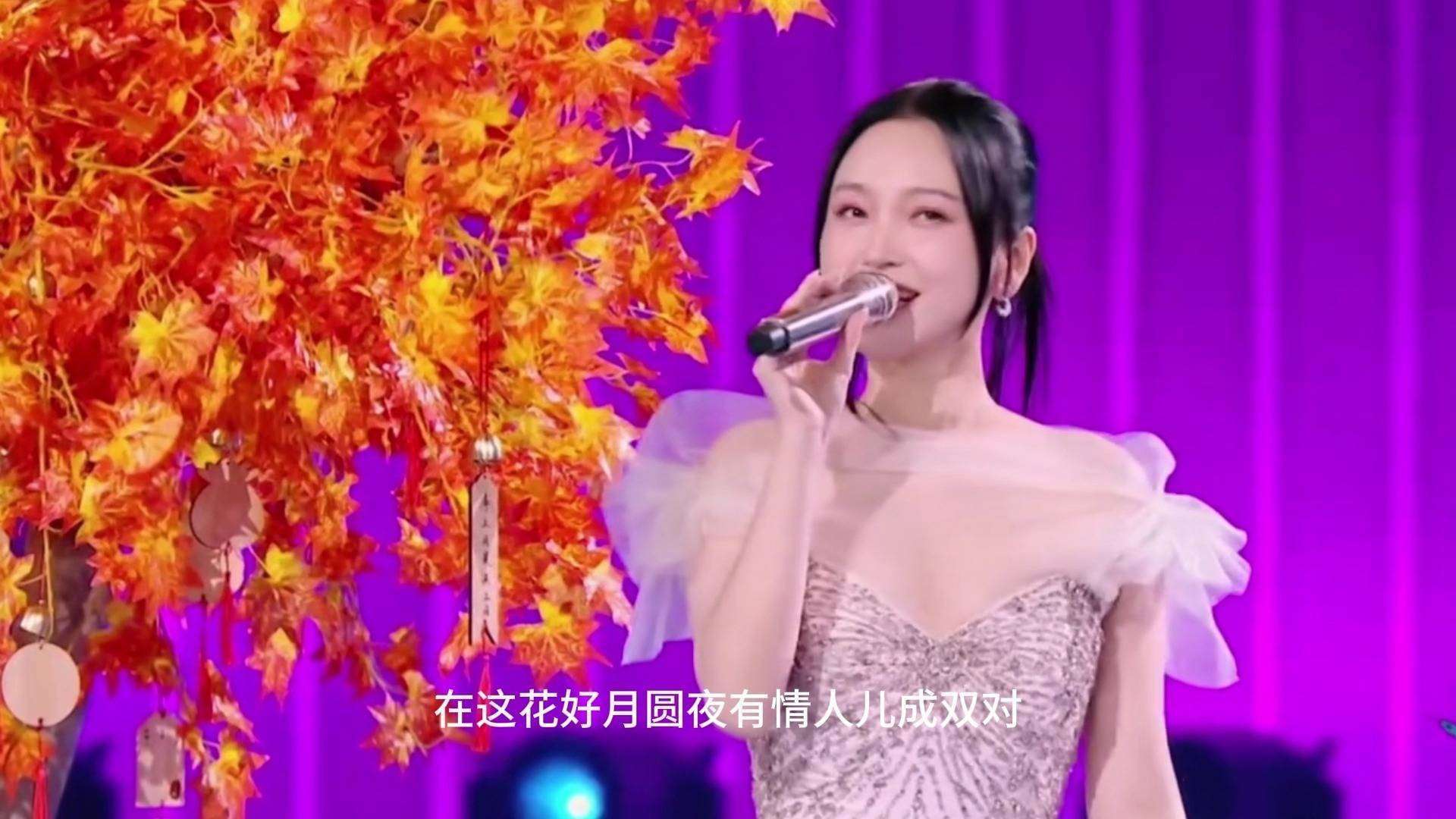 别猜肚子了！金莎45岁事业爱情双丰收，这才是女人最好的活法
