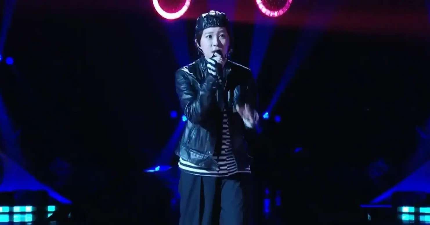 窦靖童《歌手2026》首秀后发文：走进家门，家还是那个样子，很安静