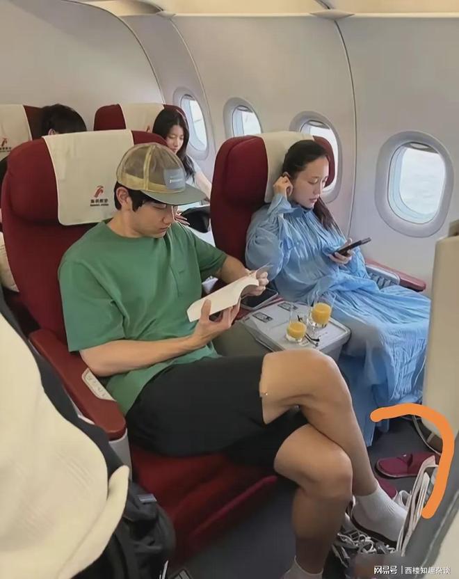 金莎和小17岁老公旅行回来，两个人的状态是截然不同的，真是差距