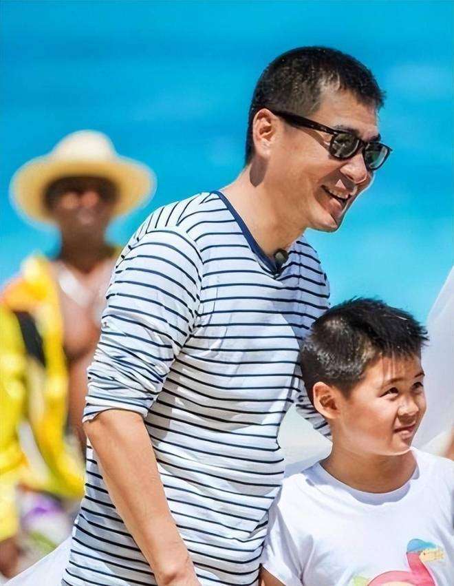 星二代都抢C位，他却偷偷考上伯克利!陈建斌儿子凭啥让全网点赞?_蒋勤勤_孩子_带着