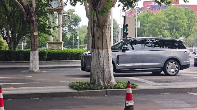 蔚来ES9亮相，与初代旗舰ES8同框