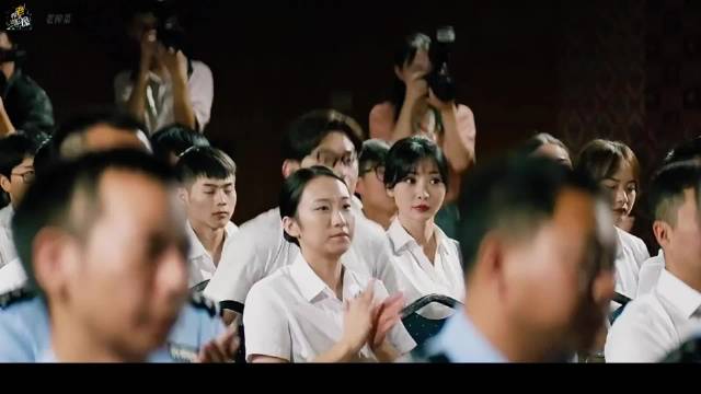大鹏柳岩主演黑色喜剧，荒诞演习暗藏社会问题，深度探讨社会价值